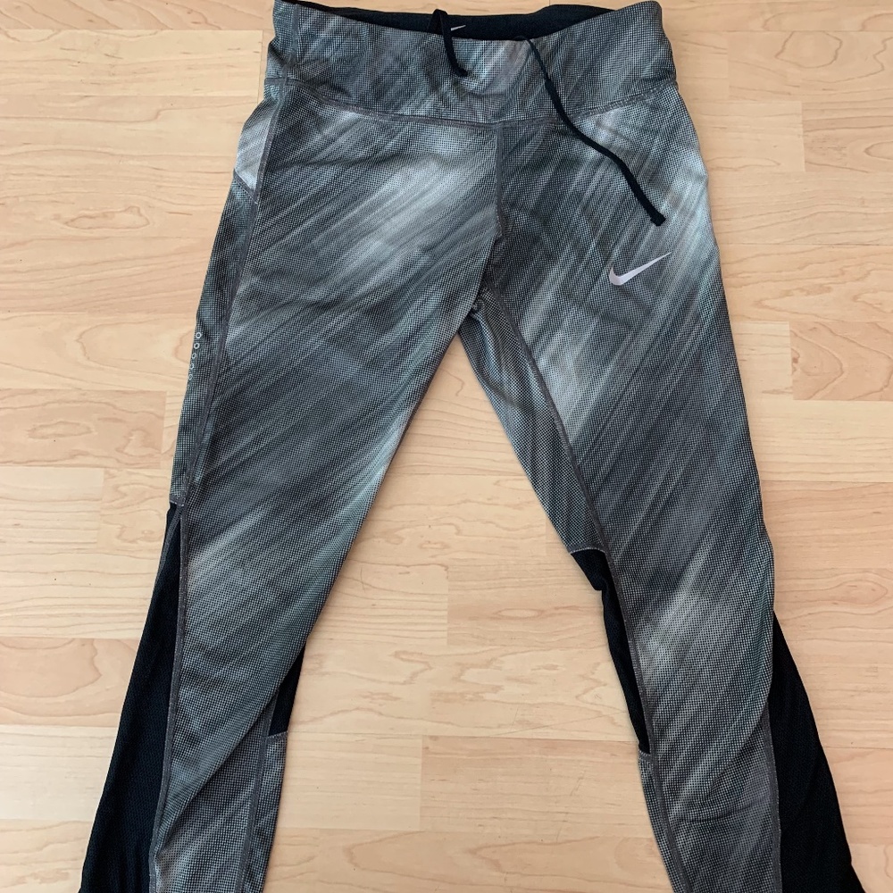 Nike Dry-Fit Cropped Leggings Size Small